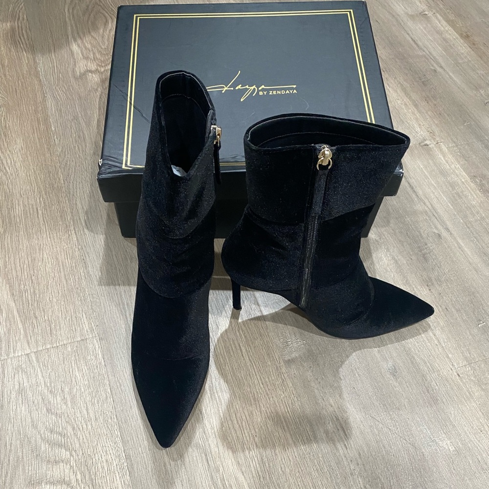 Daya by Zendaya Nicollete Pointed Toe Black Boots Size 10